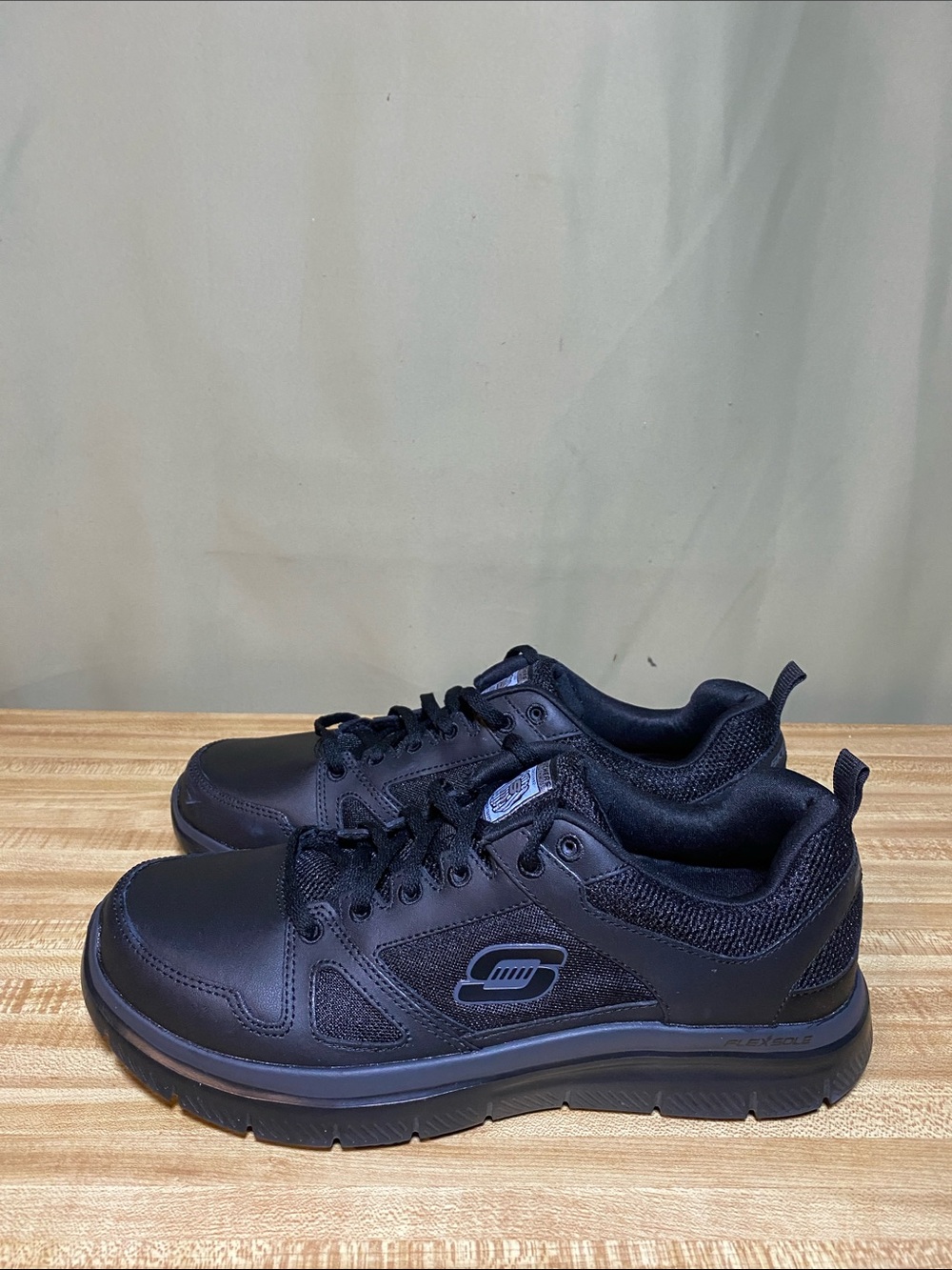 Skechers Flex Advantage  77040 Slip Resistant shoes Black size 9 NWOT